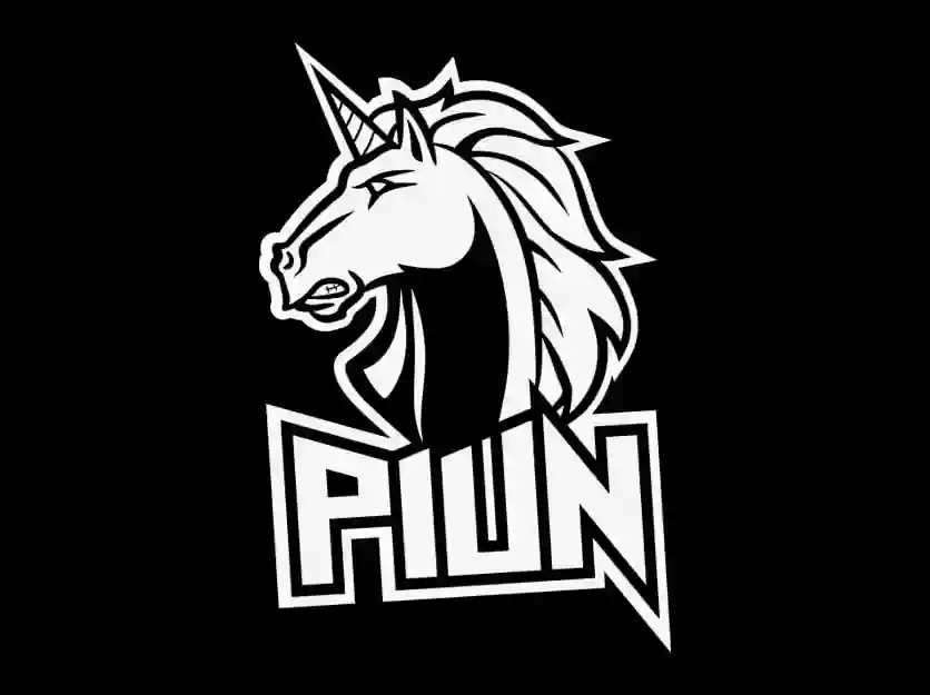 Unicornio enfadado, de color blanco, como imagotipo de Pink Unicorns, sobre fondo negro