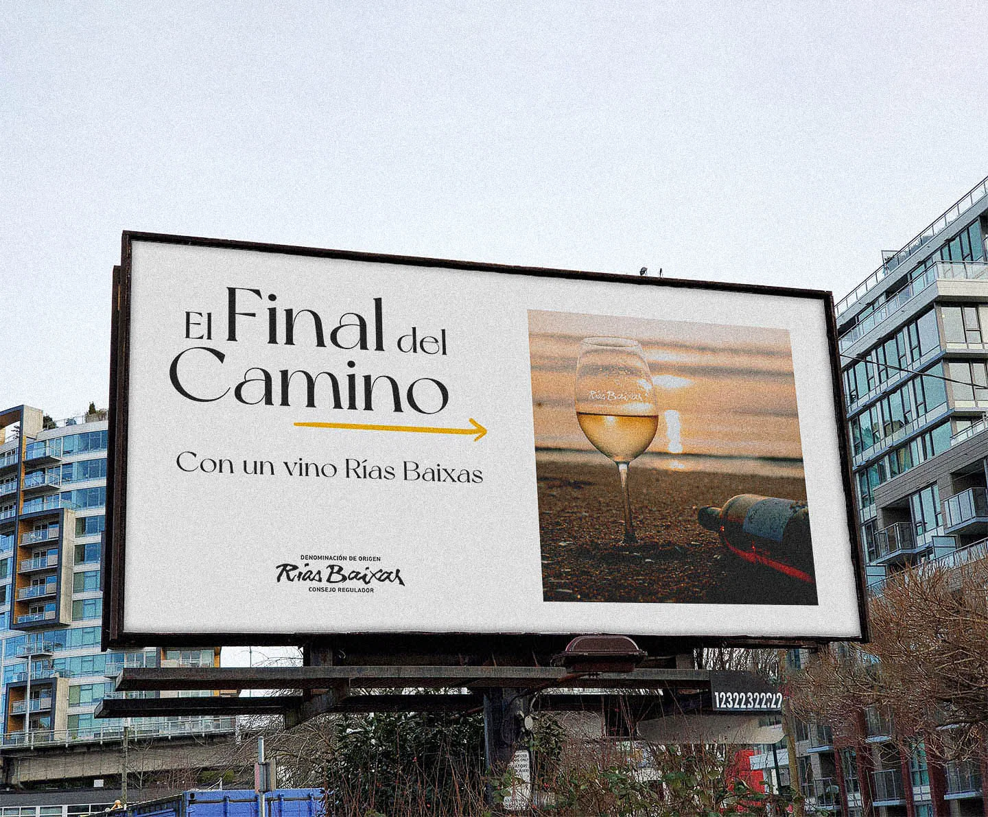 Imagen de un cartel tipo billboard exterior con la imagen corporativa de El Final Del Camino