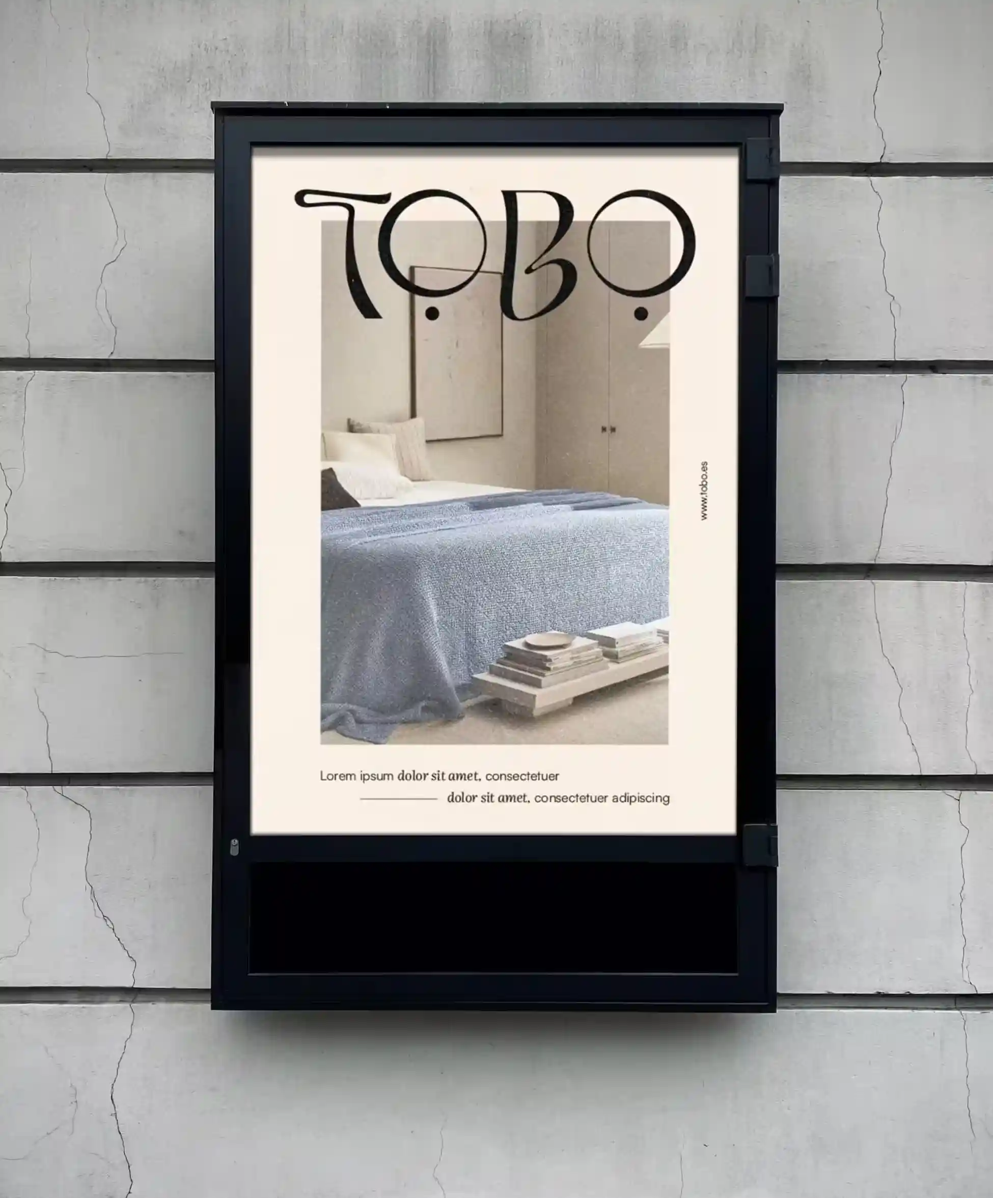 Mockup de un cartel urbano con la gráfica de Tobo