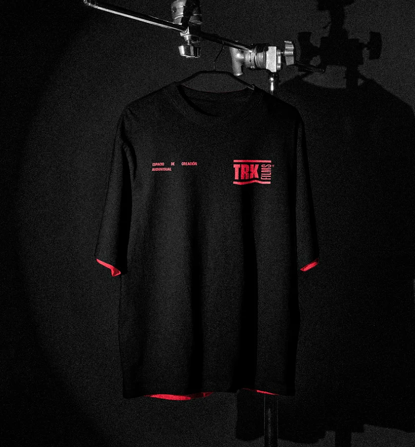 Persona joven con camiseta negra de La Tuerka Films